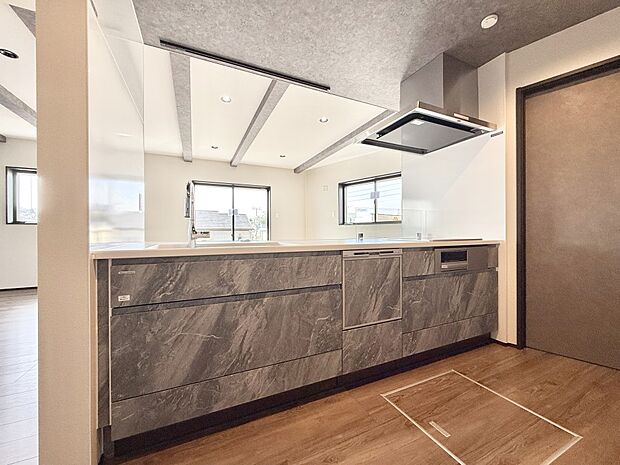 ■会話が深まる対面キッチン！家族との会話がはずみます  