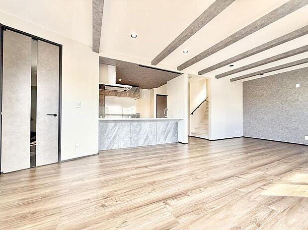 ■インテリアを考えるのが楽しみな広いリビングです！  