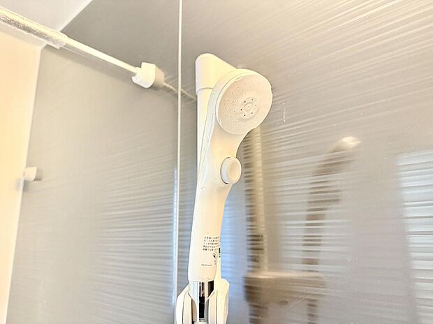 ■手元で簡単に止水できるため、水の無駄遣いを減らすことができます。