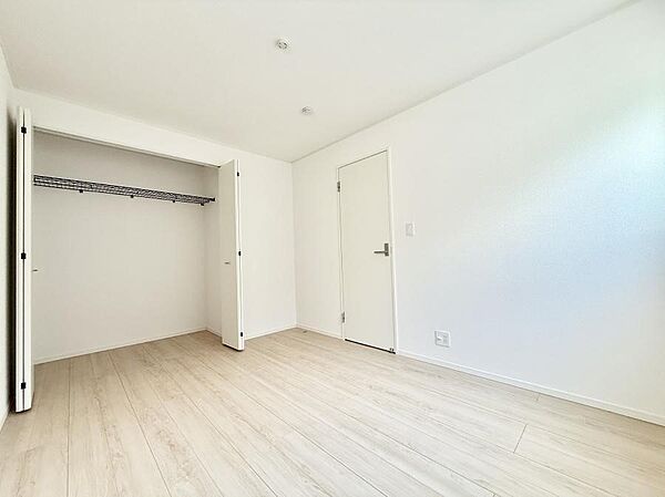 4号棟  ■落ち着いた色合いのお部屋で穏やかな時間を楽しめます