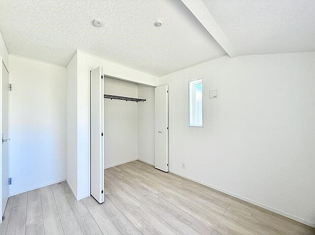 広いクローゼット、収納は多い方が嬉しいですね！