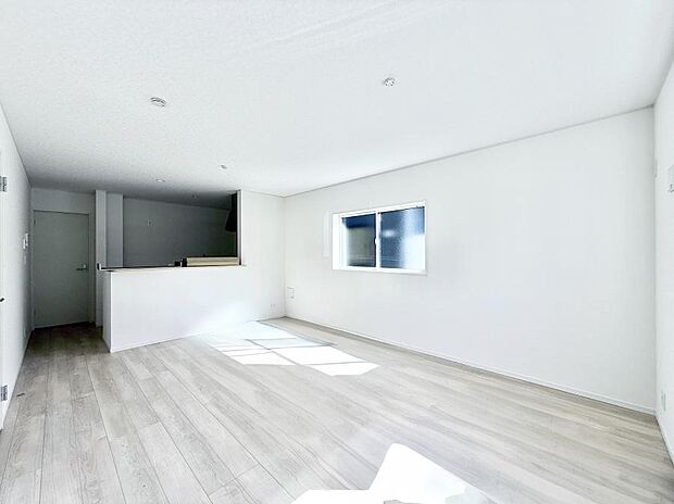 1号棟 陽ざしが射し込む明るいLDKは家族でのんびり寛げます