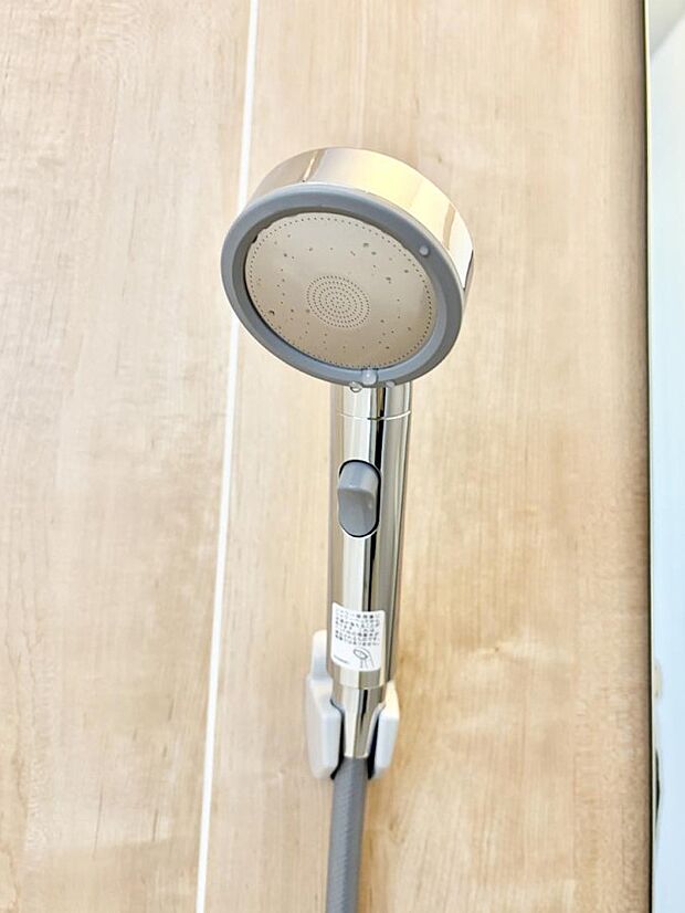 ■わざわざシャワー水栓のレバーまで手を伸ばす必要がなく、簡単に止水できる