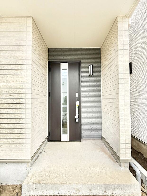 ■ シンプルで美しく、住まいの第一印象を彩る玄関です