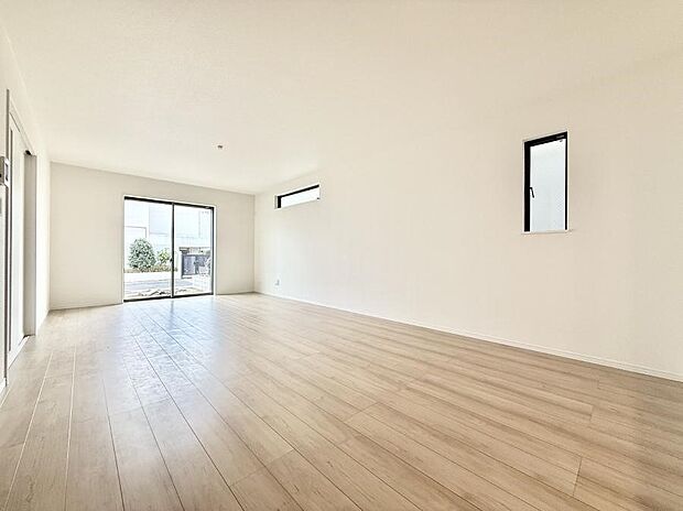 ■自然の光が差し込み、明るい空間が広がります