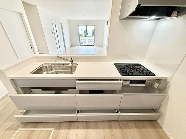■収納力たっぷりの床下収納付きキッチンです
