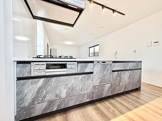 シンプルで美しく心地よい時間を生むキッチン空間