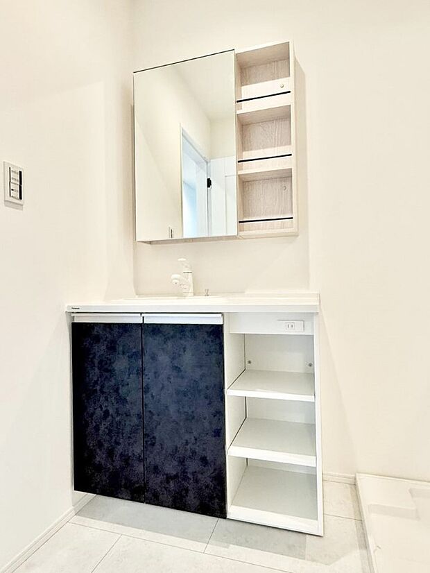 明るい洗面所は毎朝の歯磨きも楽しくできちゃいそうです