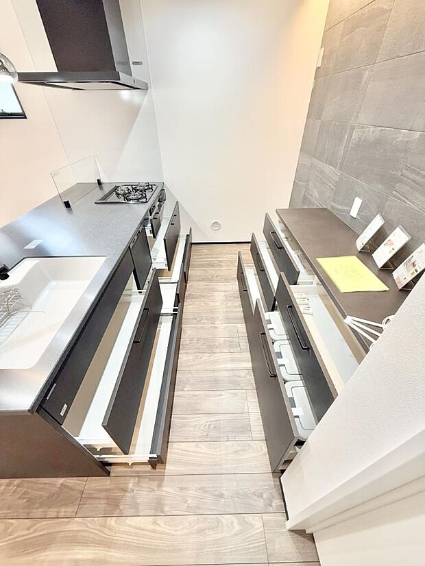 ■家族の絆を深める、温もりのあるキッチン