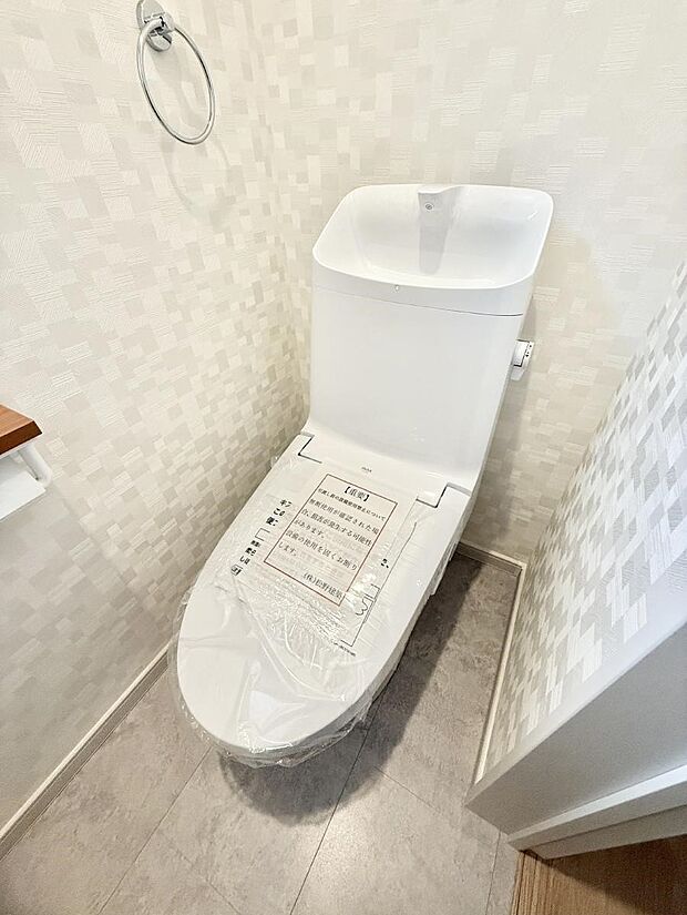 明るく清潔感溢れるトイレ