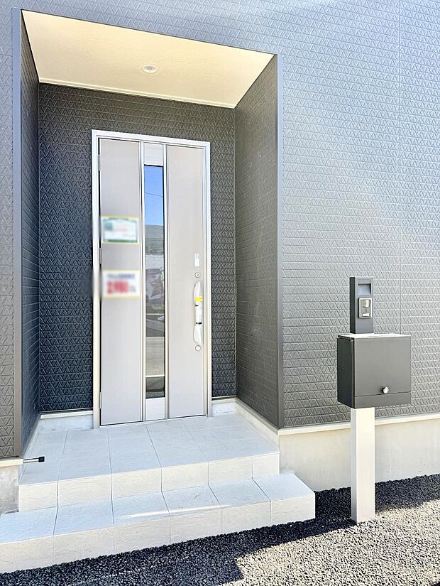 ■ 心地よい暮らしへとつながる、温かい玄関