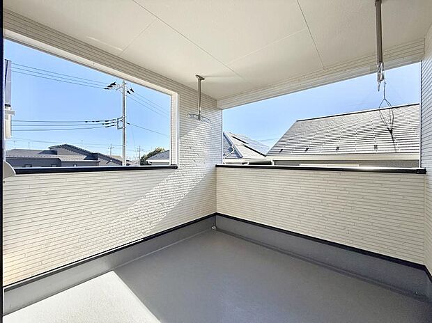 ■ 心地よい風と光を感じる、くつろぎのバルコニー