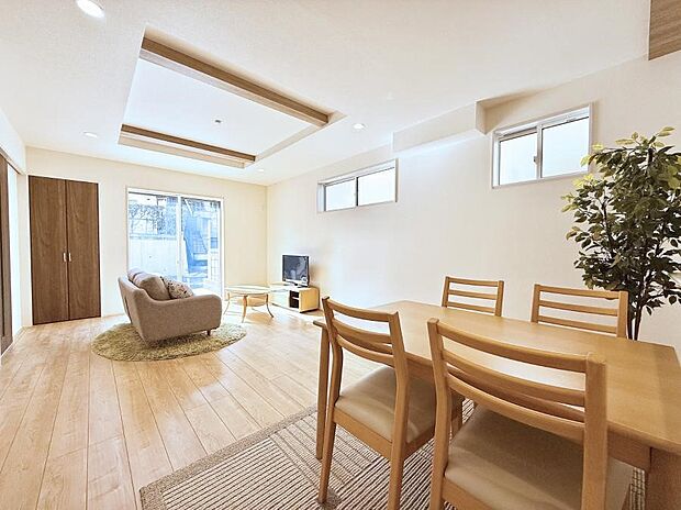 ■陽ざしが射し込む明るいLDKは家族でのんびり寛げます