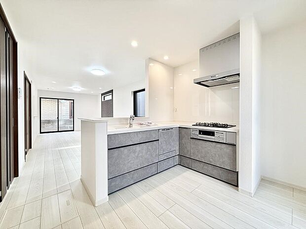 明るさと開放感たっぷりなキッチン!