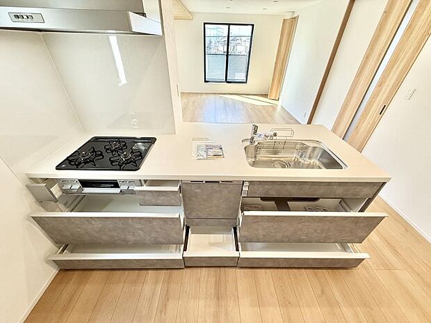 収納力豊富なシステムキッチンです!