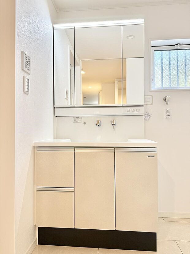 ■明るい洗面所は毎朝の歯磨きも楽しくできちゃいそうです♪