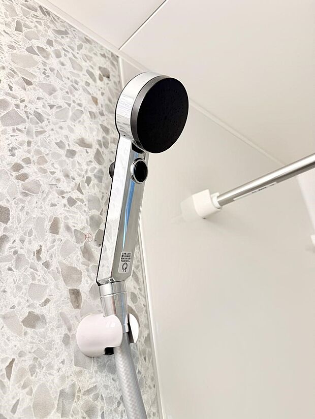 ■手元で簡単に止水できるため、水の無駄遣いを減らすことができます。