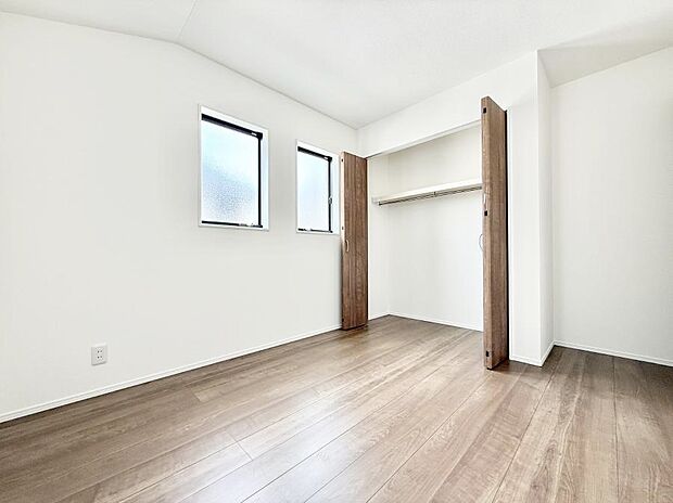 広いクローゼット、収納は多い方が嬉しいですね!