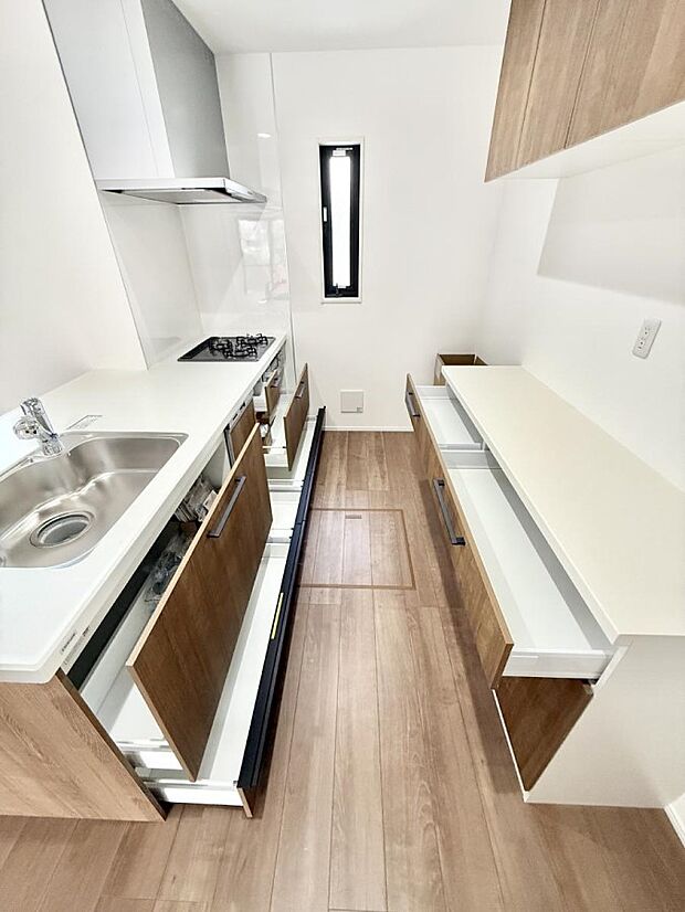 収納力豊富なシステムキッチンです！  