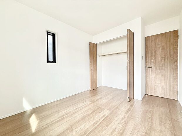 2号棟  ■落ち着いた色合いのお部屋で穏やかな時間を楽しめます