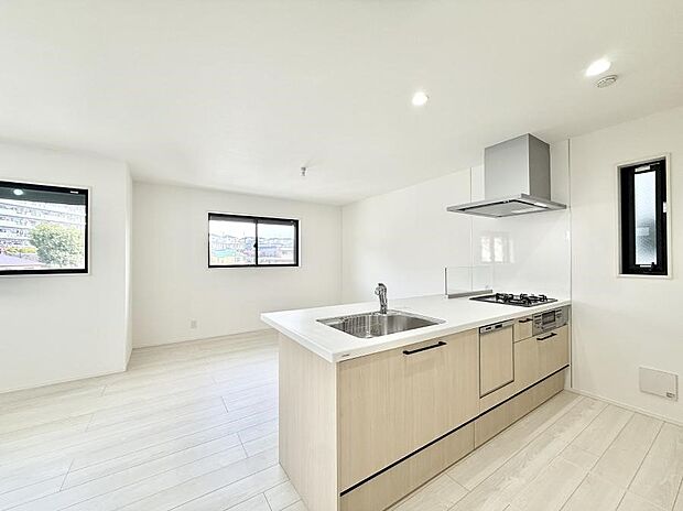 ■シンプルで機能的、毎日使いやすいキッチン