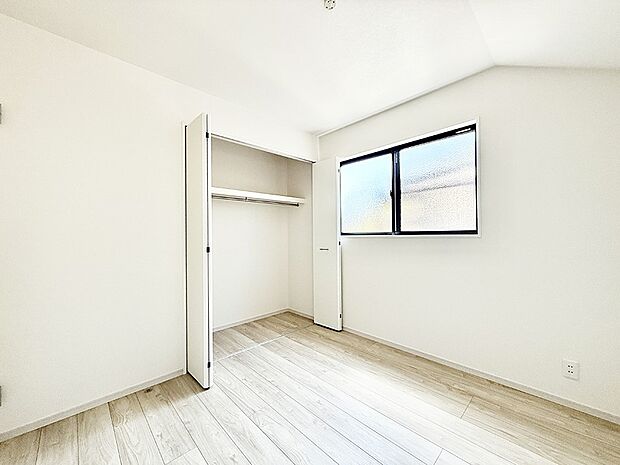 2号棟 ■落ち着いた色合いのお部屋で穏やかな時間を楽しめます