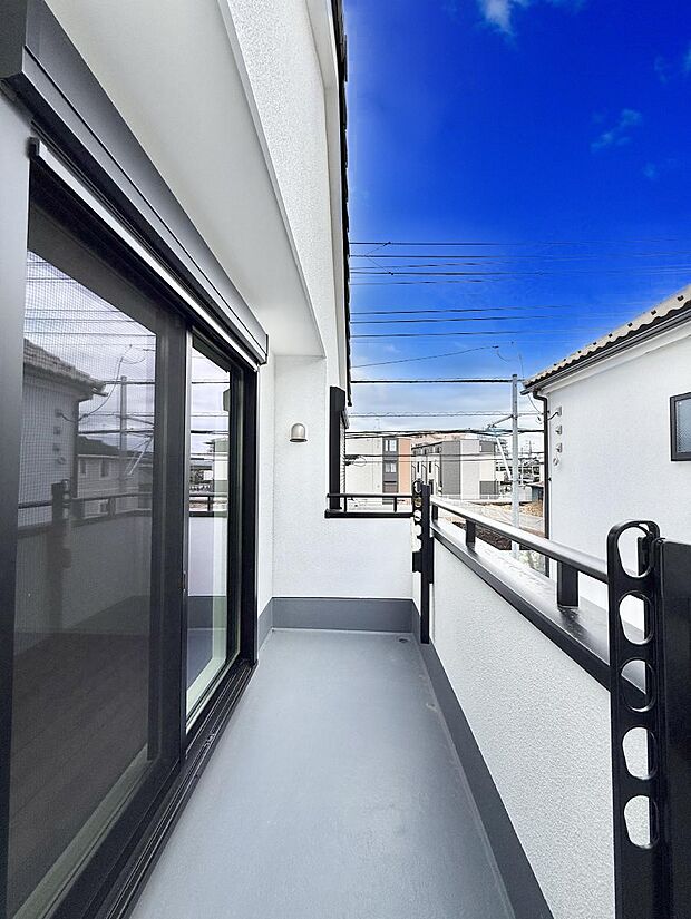 ■ 心地よい風と光を感じる、くつろぎのバルコニー