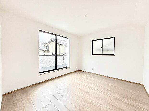 ■2面採光で明るい居室!