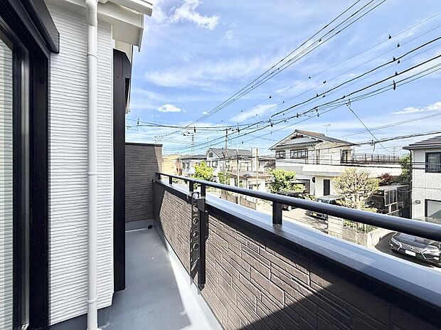 C号棟 ■ 季節の移ろいを感じられる開放的な空間です