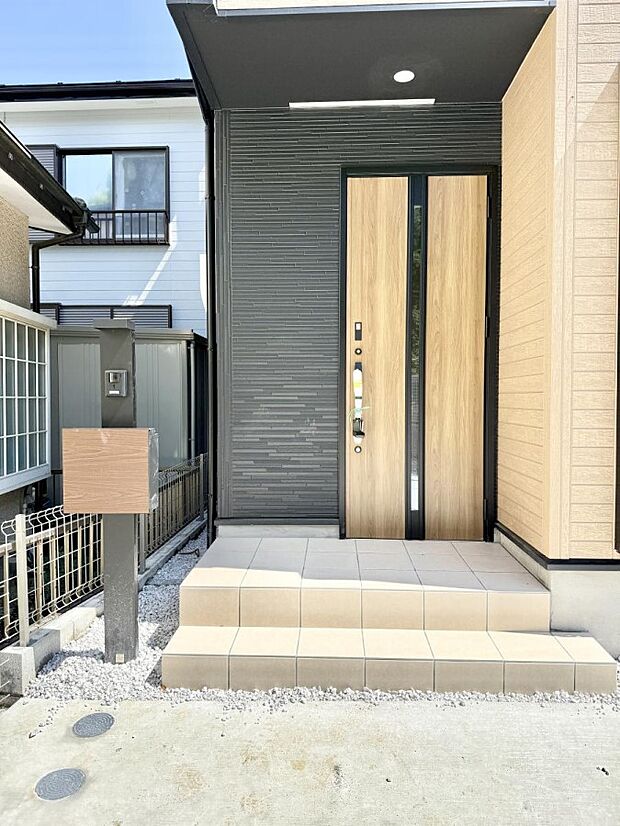 ■ 心地よい暮らしへとつながる、温かい玄関