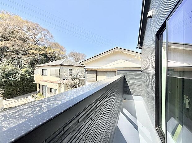 ■心地よい風と光を感じる、くつろぎのバルコニー