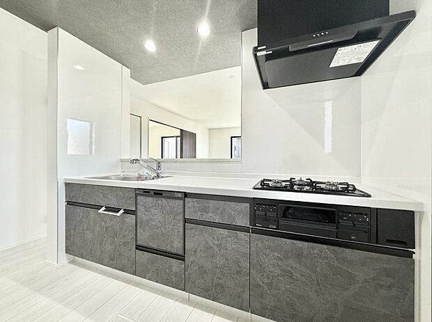 ■シンプルで機能的、毎日使いやすいキッチン