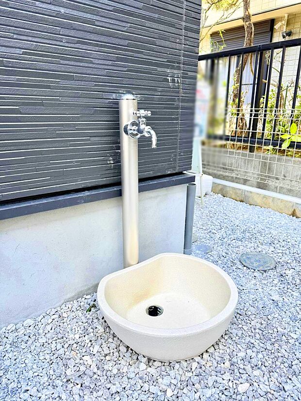 ■ガーデニングや洗車などの際に大活躍な屋外立水栓