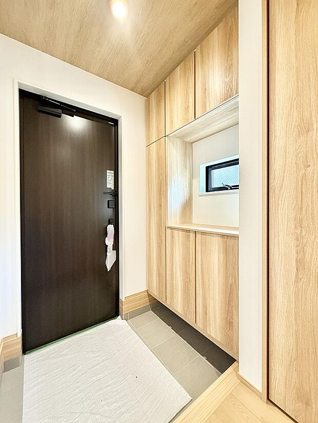 広々、綺麗な玄関でお客様をお出迎え