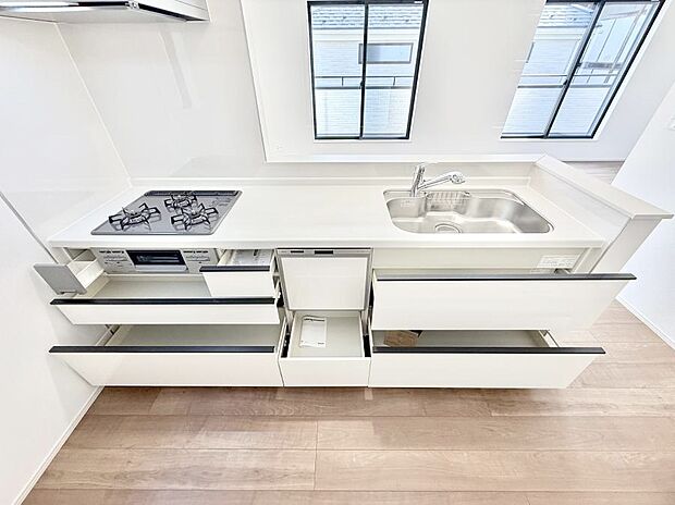 ■シンプルで機能的、毎日使いやすいキッチン