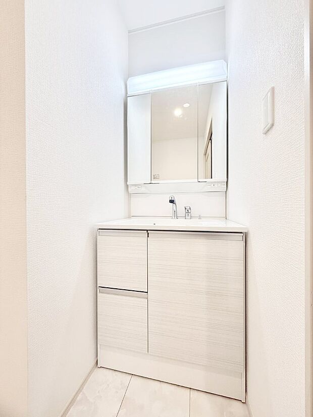 ■明るい洗面所は毎朝の歯磨きも楽しくできちゃいそうです♪