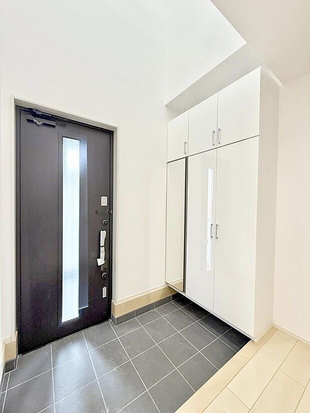 ■ 毎日を気持ちよく迎える、明るく温もりのある玄関