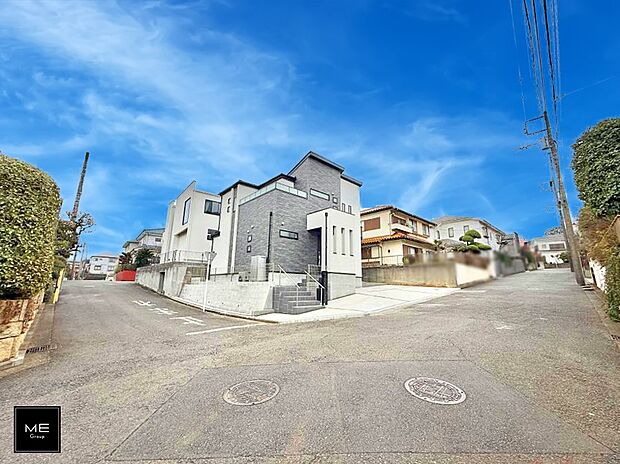 角地につき陽当り良好です!