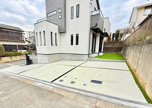 広い駐車場スペースが魅力的です