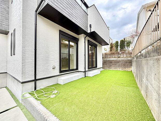 庭付き住宅はガーデニングや家族のイベントなど多様な使用用途で活用できます