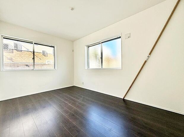 ■2面採光で明るい居室!