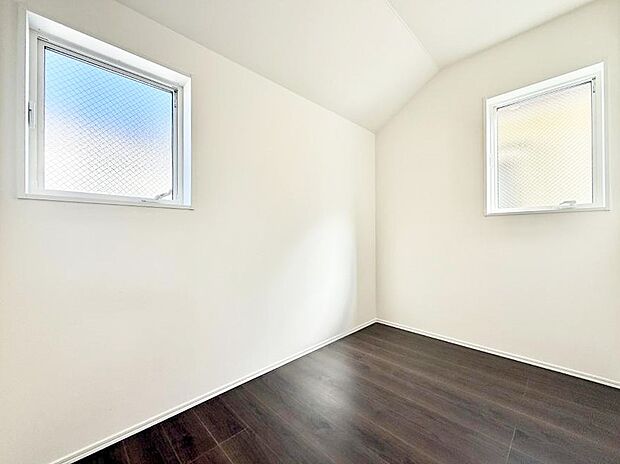 2面採光で明るい居室!