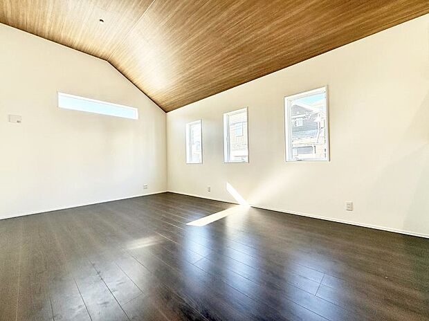 陽ざしが射し込む明るいLDKは家族でのんびり寛げます