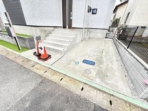 A号棟 広い駐車場スペースが魅力的です