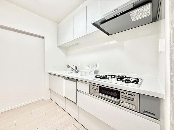 ■シンプルで機能的、毎日使いやすいキッチン