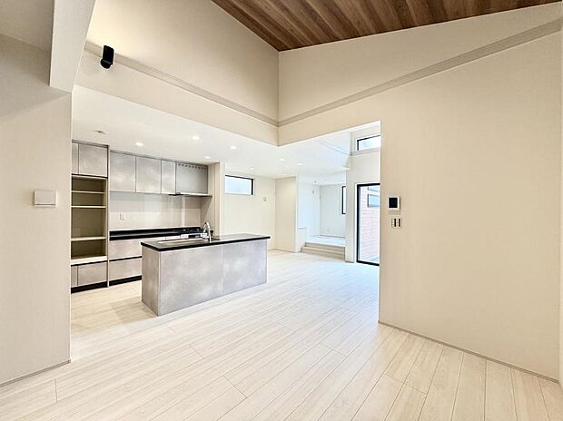 ■くつろぎと笑顔が集まる、心温まるリビング