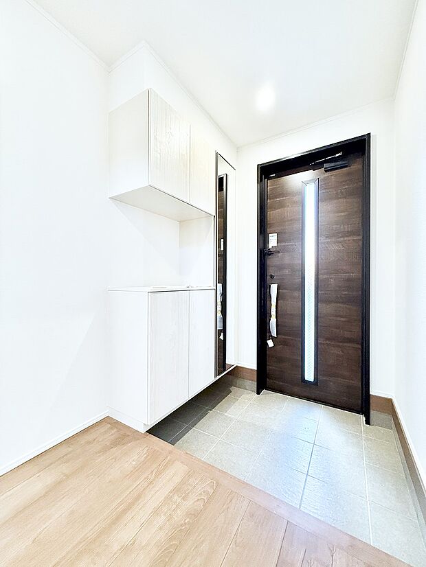 広々、綺麗な玄関でお客様をお出迎え