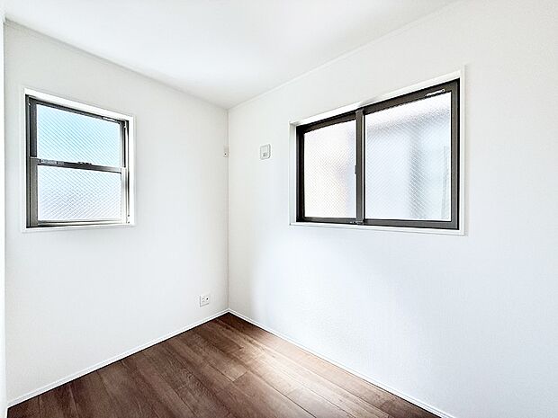 2面採光で明るい居室！