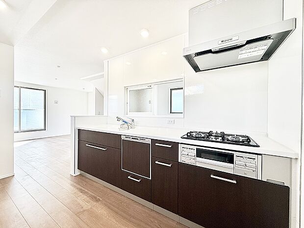 ■シンプルで機能的、毎日使いやすいキッチン