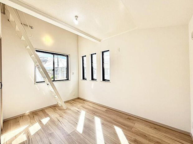 2号棟 ■秘密基地のようなロフトがあるお部屋!